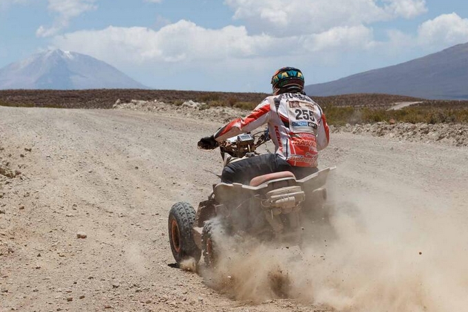 Dakar Rally 2014: Winnende Husseini verpulvert concurrentie, Casale behoudt leiding